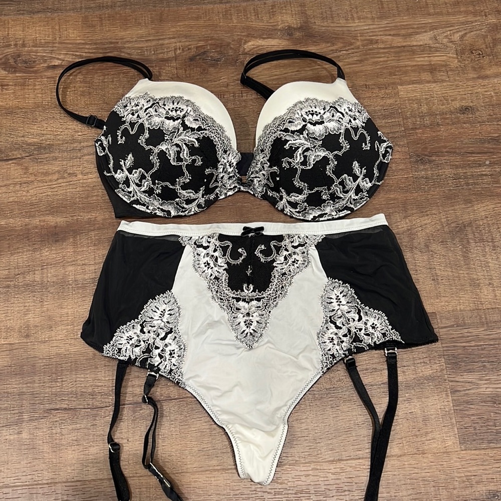Victoria’s Secret Very Sexy Push up set